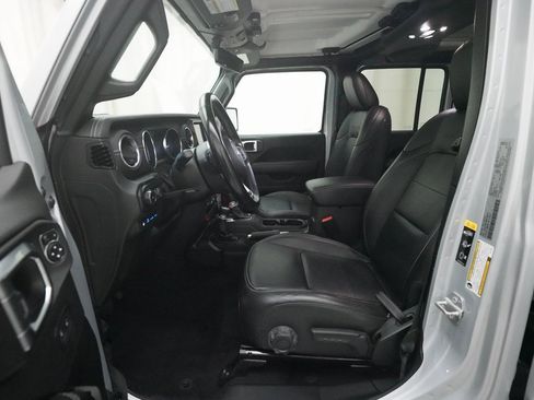 Used 2022 Jeep Wrangler Unlimited Sahara image 7
