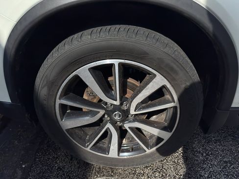 Used 2017 Nissan Rogue SL AWD/4WD image 14