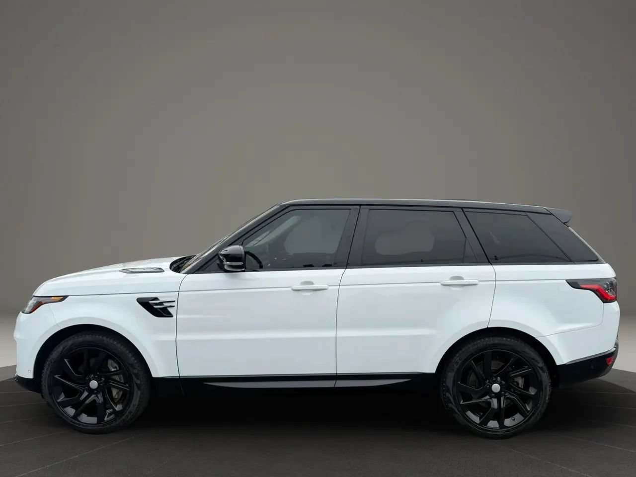 Used 2019 Land Rover Range Rover Sport HSE AWD/4WD image 10