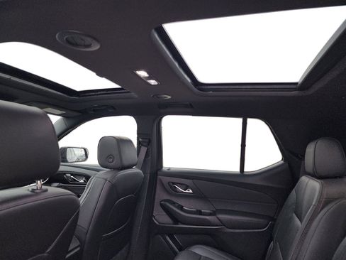 Used 2023 Chevrolet Traverse RS image 33