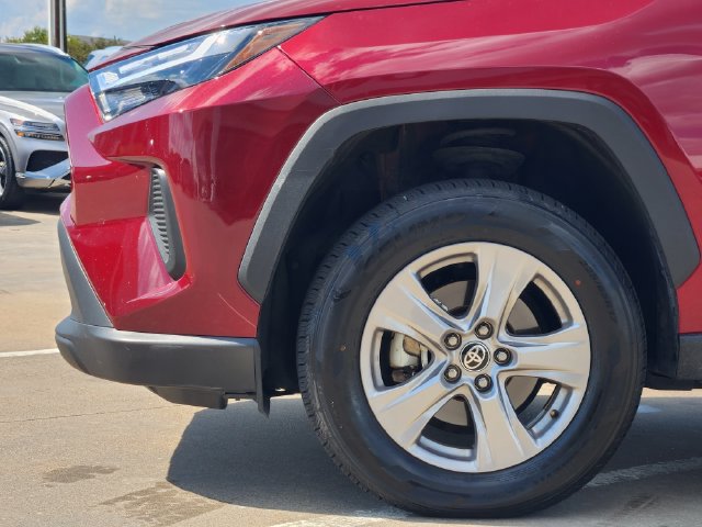 Used 2025 Toyota RAV4 XLE AWD/4WD image 8