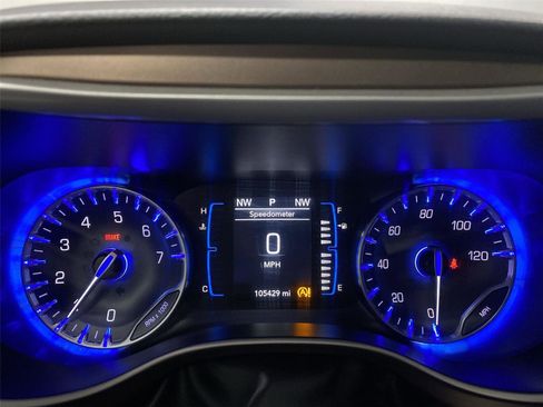 Used 2017 Chrysler Pacifica Touring-L FWD image 14
