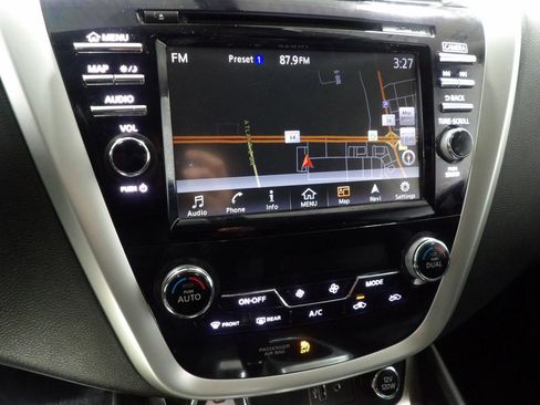 Used 2018 Nissan Murano SV AWD/4WD image 17
