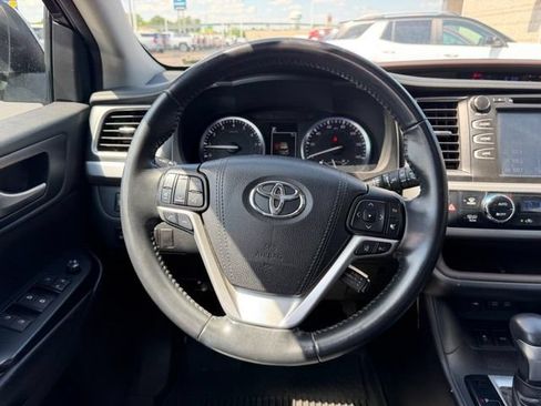 Used 2018 Toyota Highlander XLE AWD/4WD image 15