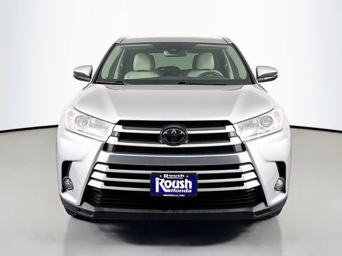 Used 2017 Toyota Highlander XLE image 2