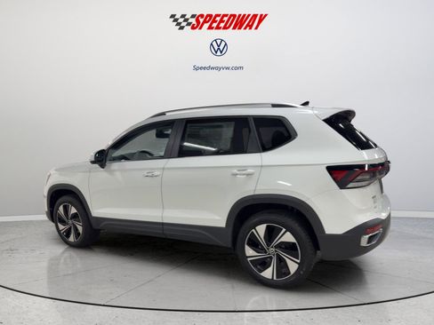 New 2026 Volkswagen Taos SE AWD/4WD image 7