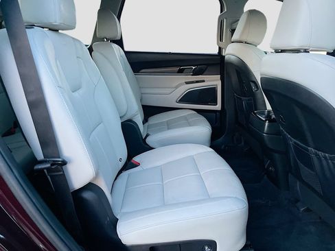 Used 2022 Kia Telluride SX w/ Towing Package FWD image 29