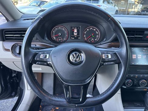 Certified 2020 Volkswagen Passat 2.0T SEL image 27