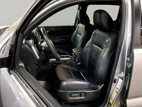 Used 2023 Toyota Tacoma Limited AWD/4WD image 9