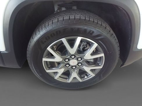 Used 2023 GMC Acadia SLE image 16