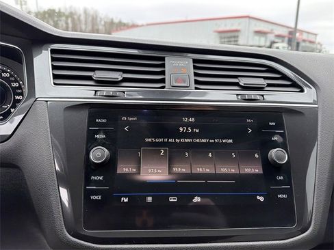 Used 2018 Volkswagen Tiguan SEL Premium image 22