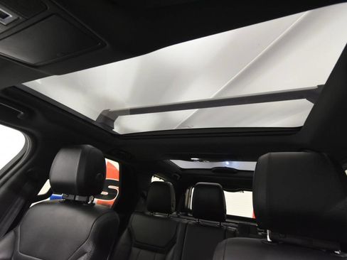 Used 2020 Land Rover Discovery Landmark AWD/4WD image 36