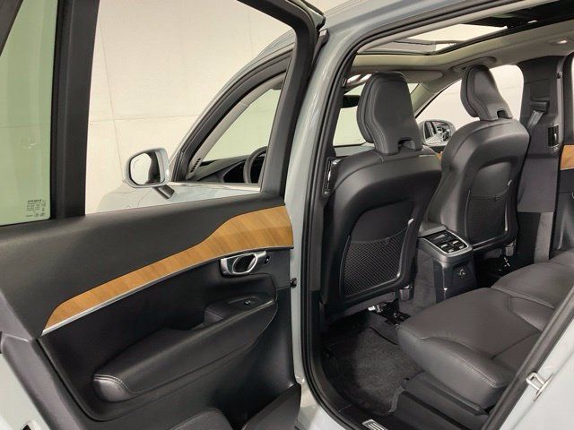 Certified 2025 Volvo XC90 T8 Plus AWD/4WD image 32