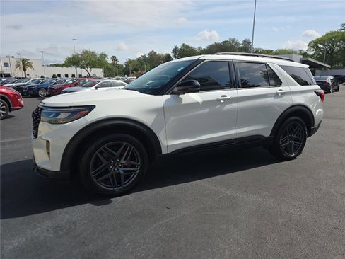 Used 2025 Ford Explorer ST RWD image 8