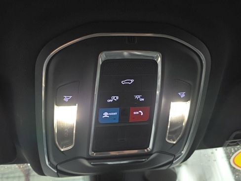 Used 2024 Jeep Grand Cherokee Altitude image 16