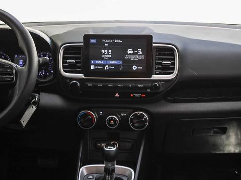 Used 2022 Hyundai Venue SE FWD image 12