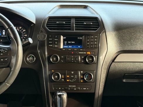 Used 2019 Ford Explorer XLT image 29