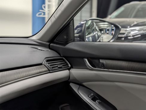 Used 2019 Honda Accord Touring image 19