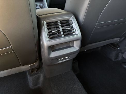 Used 2026 Volkswagen Tiguan SE AWD/4WD image 25