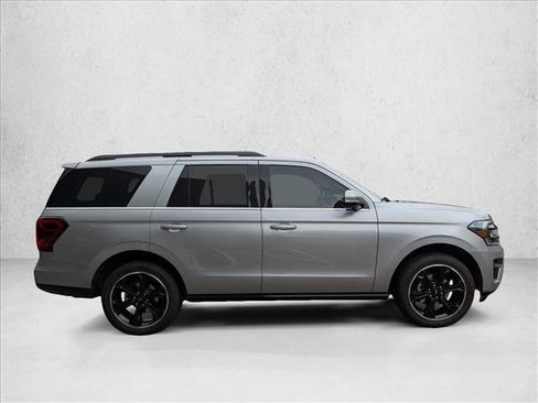 Used 2023 Ford Expedition Limited image 4