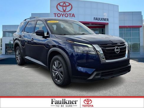 Used 2025 Nissan Pathfinder SV AWD/4WD image 1