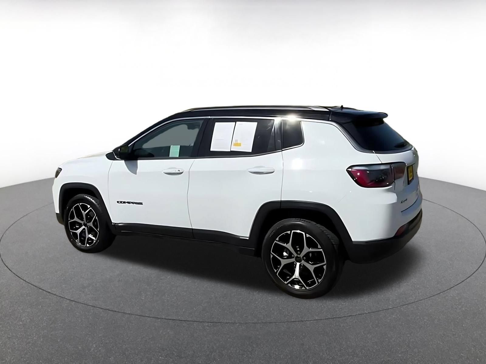 Used 2025 Jeep Compass Limited AWD/4WD image 9