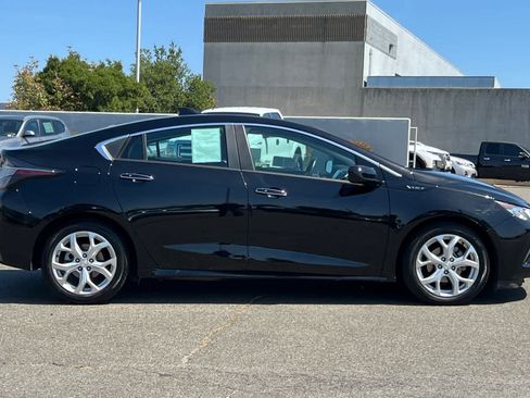 Used 2017 Chevrolet Volt Premier w/ Driver Confidence II Package FWD image 6