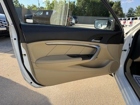 Used 2011 Honda Accord EX-L image 9