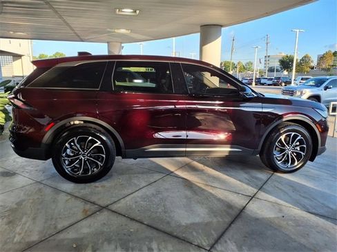 Certified 2025 Lincoln Nautilus Premier image 23