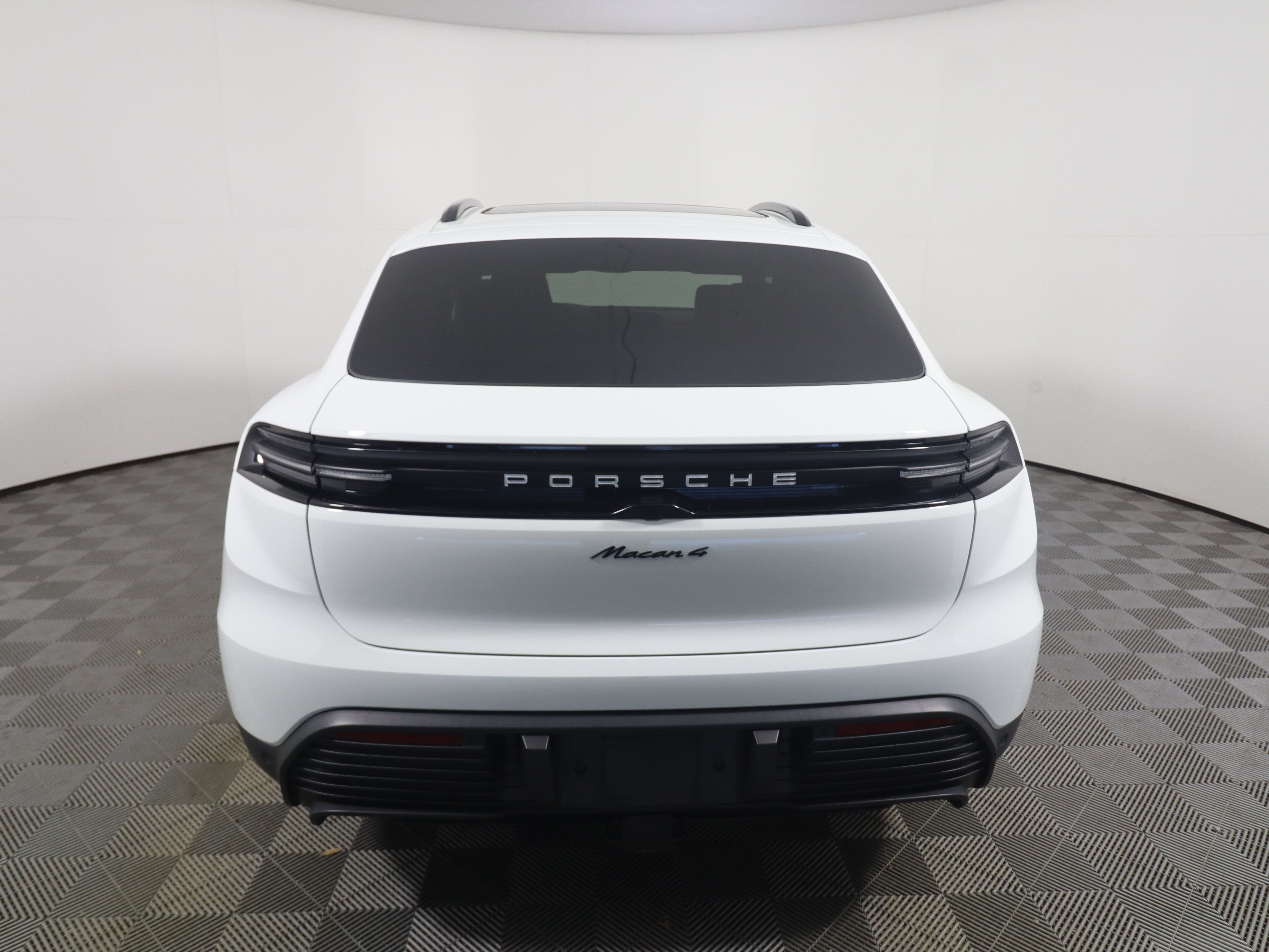 Used 2025 Porsche Macan 4 Electric AWD/4WD image 6