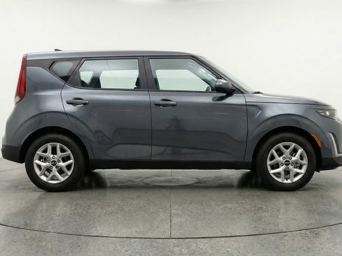 Used 2025 Kia Soul LX w/ LX Technology Package FWD image 11