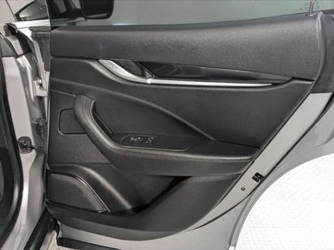 Used 2018 Maserati Levante image 21