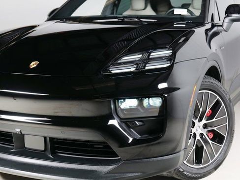 Certified 2025 Porsche Macan 4S Electric image 31