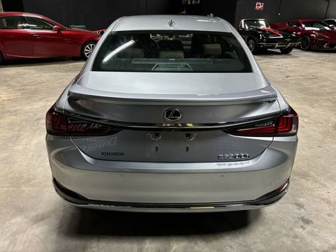 Used 2022 Lexus ES 300h w/ Premium Package image 8