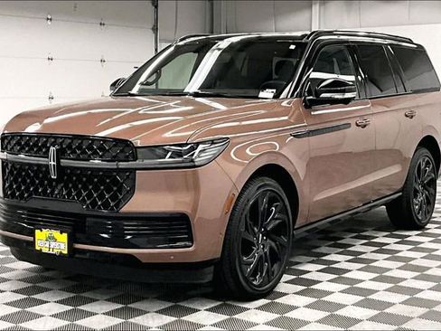 Used 2025 Lincoln Navigator Black Label AWD/4WD image 11