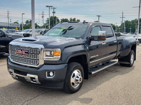 Used 2018 GMC Sierra 3500 Denali w/ Duramax Plus Package AWD/4WD image 2