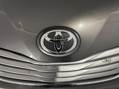 Used 2017 Toyota Sienna XLE image 34