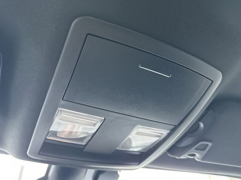 Used 2019 Dodge Challenger SXT image 18