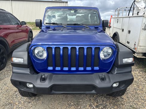 Used 2020 Jeep Wrangler Sport AWD/4WD image 2