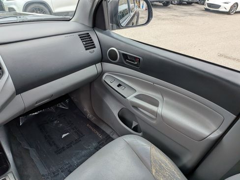 Used 2015 Toyota Tacoma PreRunner w/ SR5 Package RWD image 17