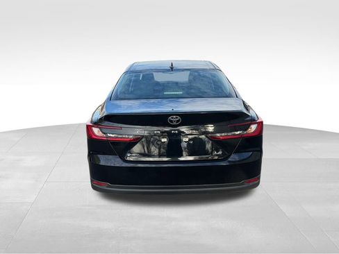 Used 2025 Toyota Camry LE image 4