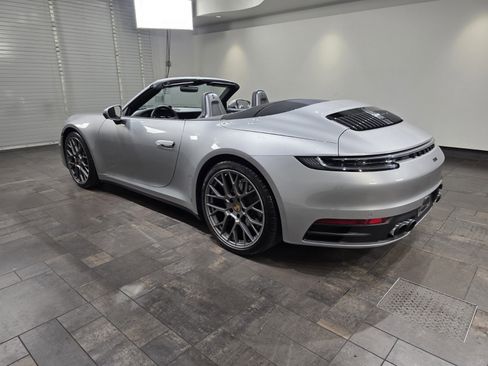 Used 2023 Porsche 911 Carrera image 4