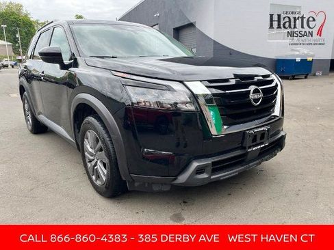 Certified 2025 Nissan Pathfinder SV AWD/4WD image 3