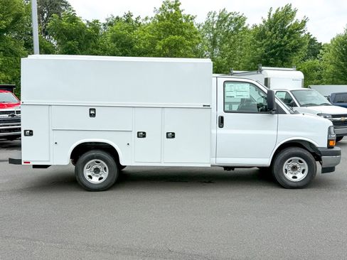 New 2025 Chevrolet Express 3500 w/ Power Convenience Package image 23