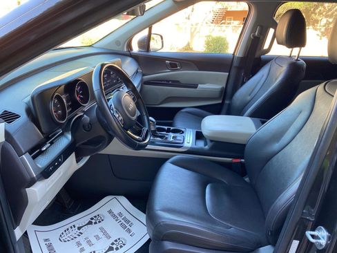 Used 2022 Kia Carnival LX FWD image 36