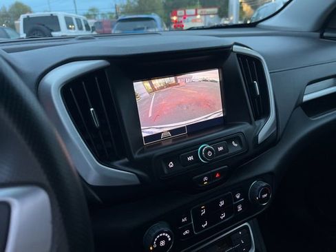 Used 2024 GMC Terrain SLE FWD image 23