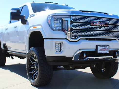 Used 2022 GMC Sierra 3500 Denali w/ Denali Ultimate Package image 18