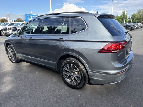 Used 2020 Volkswagen Tiguan SE w/ Panoramic Sunroof Package FWD image 7