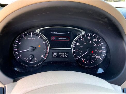 Used 2013 Nissan Altima 2.5 SV image 26