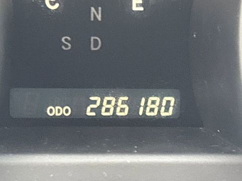 Used 2010 Toyota Highlander SE image 23